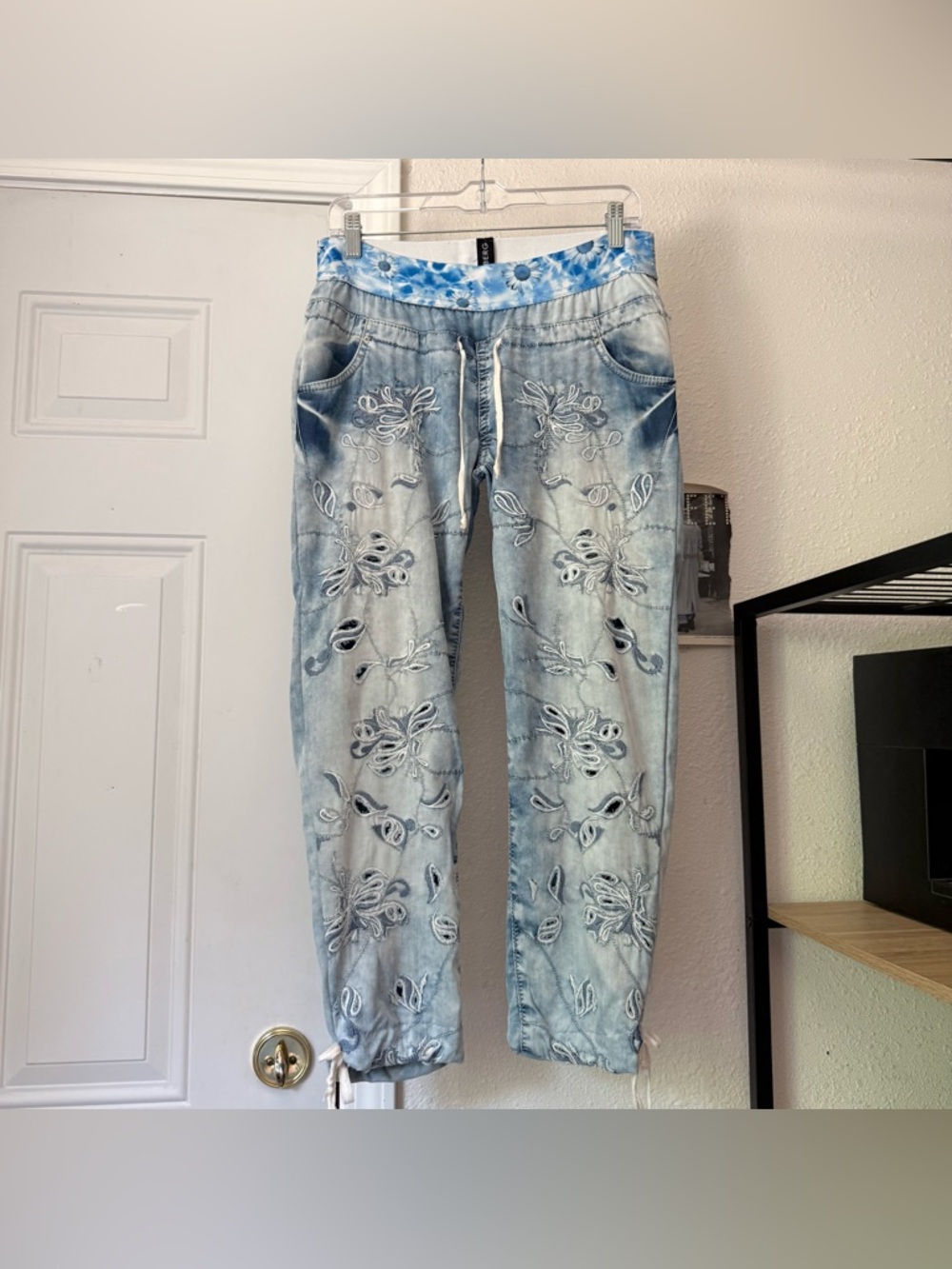 ICEBERG y2k vintage euro denim eyelet‎ floral embroidered cropped pull on pants